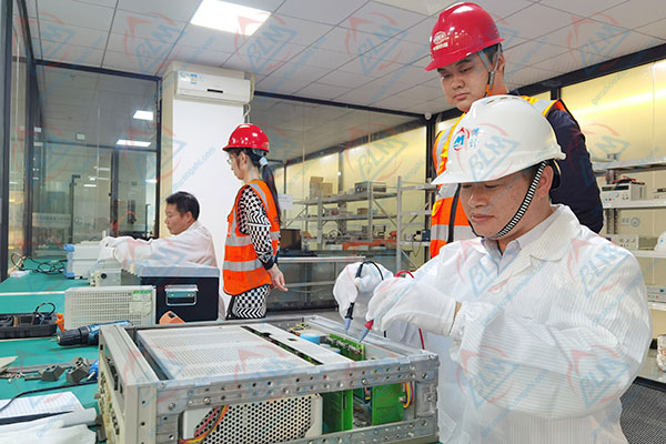 ̩��Tektronics�x���S��